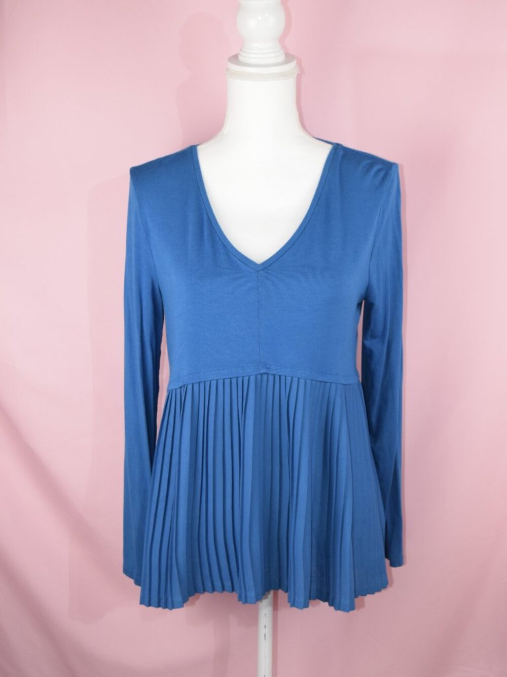 The Limited Blue V-Neck Long Sleeve Pleated Hem Blouse | Size M